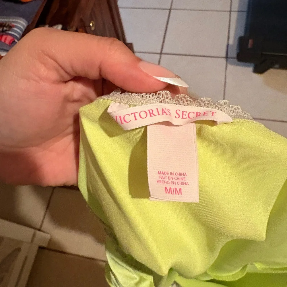 Victoria's Secret Lemon Satin Chemise with Lace - Picture 4 of 4